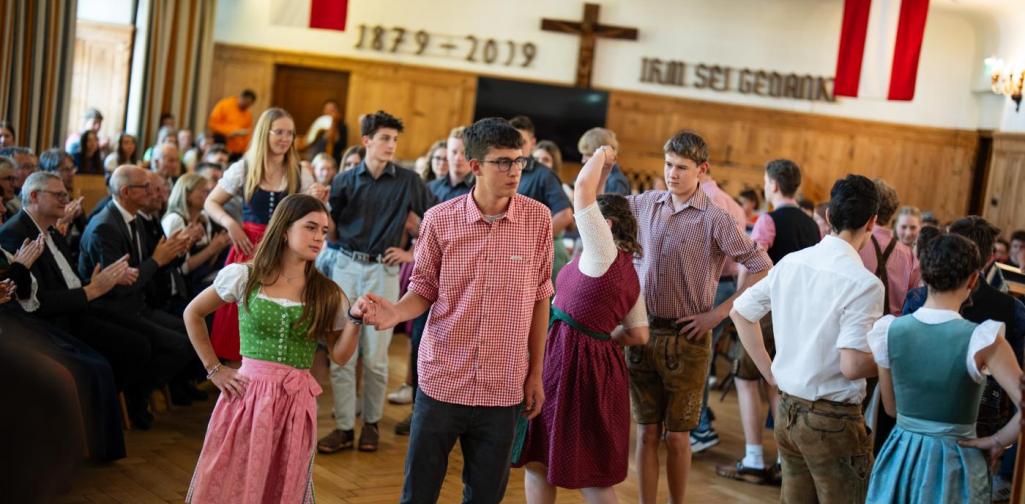 "Zamm kemmen, Zamm d´rahnt, Zamm g´naht,…" - Workshop der Schülerinnen und Schüler