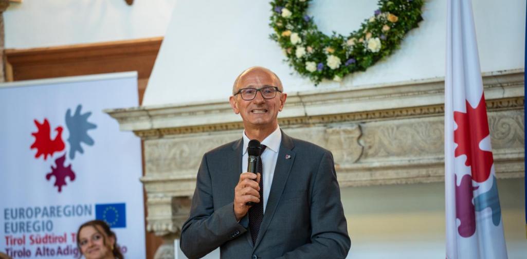 Dieses Bild zeigt Landeshauptmann Anton Mattle während seiner Festansprache.